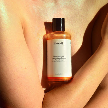 Rozświetlający olejek ze złotymi drobinkami Glow Body Oil